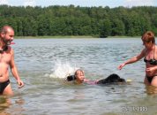 To ćwiczenie było najwiekszą atrakcją i nagrodą dla dzieci, każde chciało popływać z psem, nawet te, które wcześniej czuły wielki lęk do wody. 
